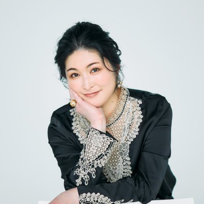 占い師。静岡生まれ・X JAPAN育ち/占星術、タロット等、雑誌やWebで鑑定・執筆/SPUR/SPRiNG/LEE/幻冬舎plus/マイナビ/VOGUE/mi-mollet/SBSラジオ「IPPO」等連載/新刊『「ツイてない」 「もう無理」に効く占いと技術 ~不運の救急箱~』/未来予測と将来設計、問題解決が好き