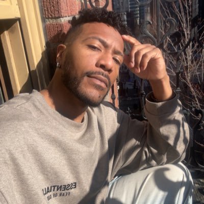 🪝 I’m an artist and I’m sensitive about...well, everything📍philomathic multi-hyphenate 🎬 movies/TV & useless trivia is my love language