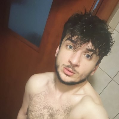 hairy kinky 🏳️🌈🦦boy Hairy, kinky young guy who loves older men, 🐻 and dominant daddies. Piggy perv, im chaser I love chubby, . my DM i open