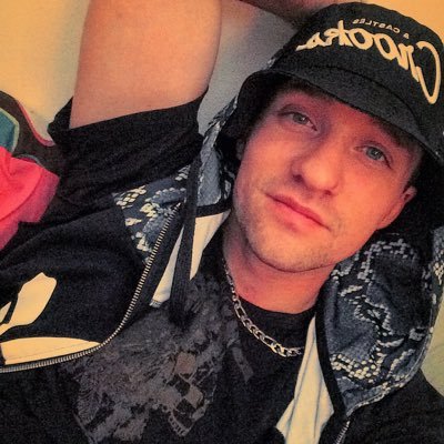 BradenMackenzi3's profile picture. Canadian 🇨🇦 
love my daughter ivy she's the coolest.
work at Costco, love those 2 dolla dogs. 
i also design kick banners/overlays/emojjs etc.
hmu 🤙
