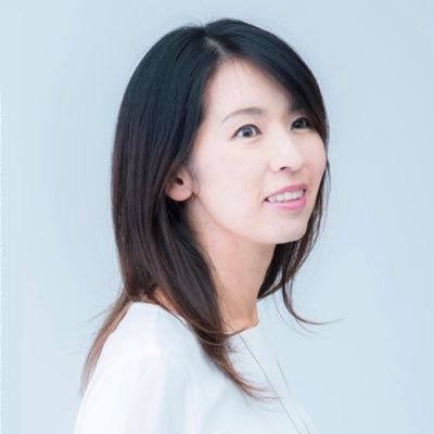 作曲家・ピアニスト朝岡さやか。2005〜2011年ロンドン在住を経て、現在は日本にて3児の子育てに奮闘しながら演奏・作曲活動中。音楽担当長編映画「茶飲友達」(外山文治監督)他。