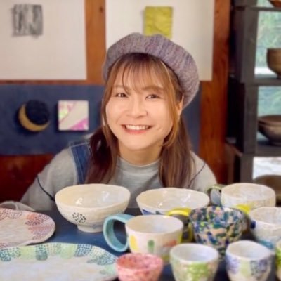 陶芸家になるために保育士をやめた徒歩キャンパー🙂唯一無二のカラフルな作品をつくってみんなにハッピーをお届け🌈ゆるっと無添加料理や植物やサウナがすき🪴コーヒーとチョコでやる気チャージ☕️フォロワーさんいつもありがとうございます🫶
