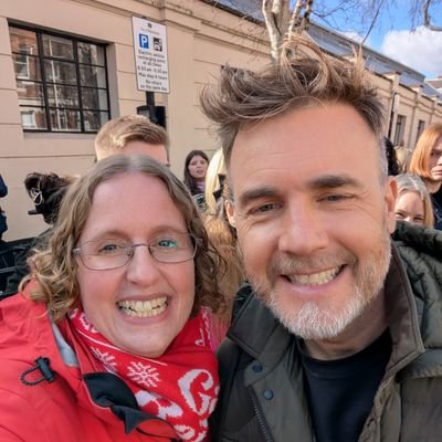 Huge Take That fan. Met Mark Owen 17.11.18. Gary followed me 09.10.20! 😃 Zoom chat with Gary 21.12.20! Music makes things better 🥰