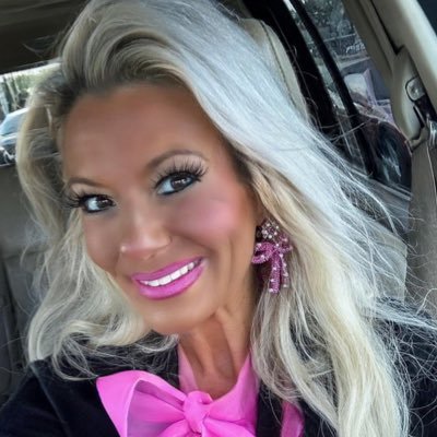 JoyfulJackson's profile picture. 🎉Assistant Principal📚SHSU Grad👩‍🎓HLSR Trailblazer🐴 Wifey 🏈 Doodle Mom 🐶🌻Joy & Sunshine☀️🌈Artist💖 Encourager🎉Forever Learner 📓Servant Leader💯👑🎊