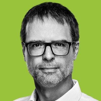 Zdravotnícky analytik. Zaočkoval som Bratislavu. Poslanec parlamentu za SaSku.