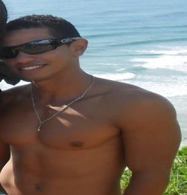 alissoncloud's profile picture. Eu só quero
Que o mundo acabe no litoral
E um asteróide a caminho da Terra projete uma onda fenomenal