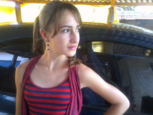 Uma garotta determinada,fofa, sempre feliz.. Super fã de @cyzamorano & @lolamelnick.. Amooo..