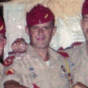 Pascalito1968's profile picture. "Hier Coq de combat, aujourd'hui Plumeau..."
Chevalier de l'ordre de la très Sainte Cuisse.
Subversif et cabochard. Graphiste raté. Memes & Gifs faits maison.