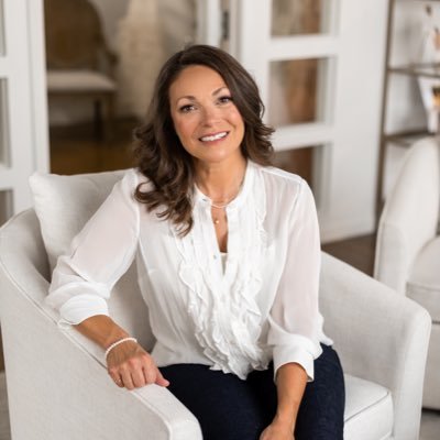 labellaverita's profile picture. Debut author of historical fiction, IN THE LIGHT OF THE SUN coming October 7, 2025 from @penguinrandom @WaterBrookPress