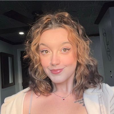 17adds's profile picture. welcome to the chaos • she/her • SMH 919 ❤️