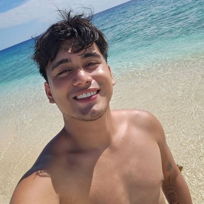 ♌️/ 5'7/ outdoor activities/ gym/ music/ singer sometimes/ foodie/ coffee/ reader/ into beaches/ camping/ hiking/ art/🐱/ ML ID: 549339492