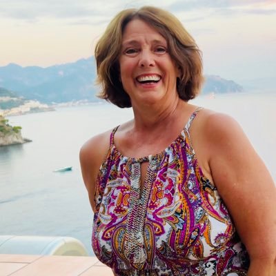 HR Consultant, Humanitarian, Music Lover, Mixed Marriage-Lib+Conservative, Traveler, Advocate for Ehlers Danlos Syndrome/disability, LGBTQ and womenās rightsš