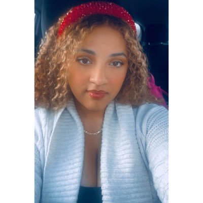 __MixedBeautyy_'s profile picture. God bless the child that can hold her own 🌻 .. #22forever 👼🏼