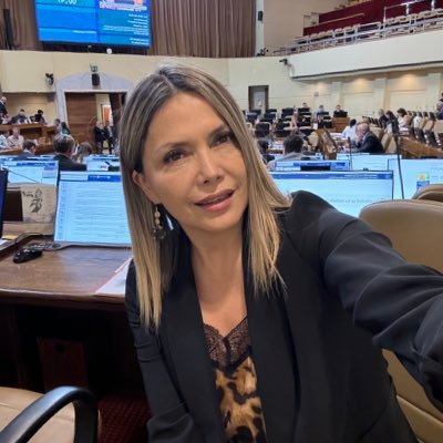 Diputada Distrito 20. trabajadora Social. Presidenta de la Comisión de Desarrollo Social de la Cámara de Diputados. Ex consejera Regional del Biobío.