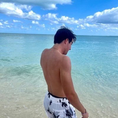 logleb's profile picture. SaaS & AI