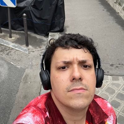 scénariste drag queen dionysien sociologue empiriste du réel ami gay beurgeois citoyen du world