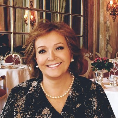 mamá , abuela ,maestra de artes visuales ,Egresada Esc. Nac. de Bellas Artes. No K No peronista. Fecha nacimiento 20 de agosto. No DM please.