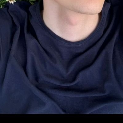 WeebzPac's profile picture. hornyyy vnez dm 🤭 23 yo.