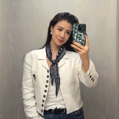 Hello, I'm Evelyn 👸Reading📚, meditation🧘♀️, and yoga are my favorite activities🌸🎀💕