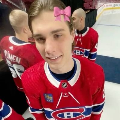 new to the world of hockey - trying to understand how it all works
she/her 🇨🇦🇧🇷 #gohabsgo