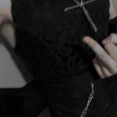 sosovenus_'s profile picture. ℑ 𝔰𝔠𝔯𝔢𝔢𝔪 𝔦𝔫 𝔭𝔞𝔦𝔫 𝔞𝔰 𝔦 𝔣𝔞𝔩𝔩 𝔱𝔬 𝔪𝔶 𝔤𝔯𝔞𝔳𝔢