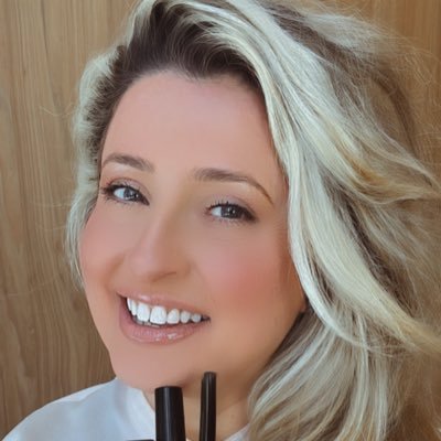 Makeup Artist to First Lady Melania Trump. Founder of Nicole Bryl, Made in America - Lip Kits.💄🇺🇸