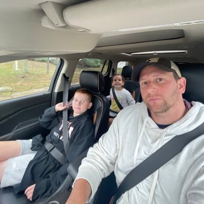 Crae_Ventura's profile picture. Made of wood. Real sturdy.