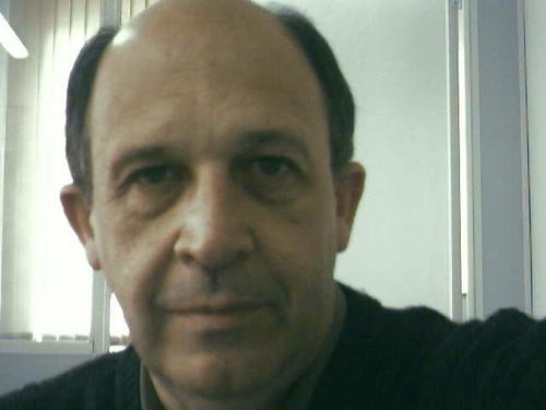 Indignado com a corrupção, ao  individualismo,  e a meios de informações que não agregam valores construtivos as pessoas e a sociedade
