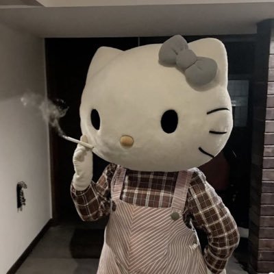 1strangefiction's profile picture. on the street, i’m still