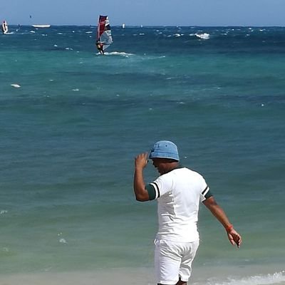 DanielTeras's profile picture. Fundi of Radio, Sports and Music.

These things I live for.