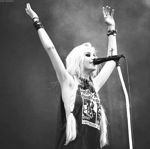 DarkObsesedPrin's profile picture. 1.70m , 55kg. Meta→ 47. Escritora, fotógrafa, música, GORDA.