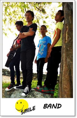 Personil Smile'2 Band :

Aldhy : Guitar1+Vocalis
Itho : Guitar2
Adhit: Bass
Oiiy: Drum