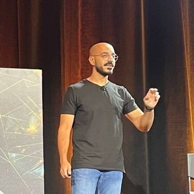 notkmhn's profile picture. computing dude