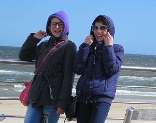 iza_zuza's profile picture. Izabela and Zuza :) Best Friends, from Poland,  15 years old #PolishBeliebers ! We Like @justinbieber ! :)
And Izabela Like @planetjedward (Jedhead)