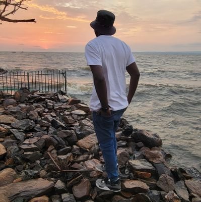Its_Ted's profile picture. Young Entrepreneur |Sales Manager | Ball is life | NBA diehard| God first | Freelancer | Paint Guru | CityZen