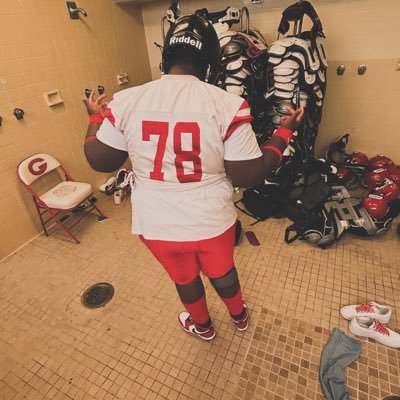 Myron Madlock class 2028 Southwind high school 6’1 15 year old left/right guard defensive tackle Gmail: myronmadlock05@gmail.com phone: 901-518-1949