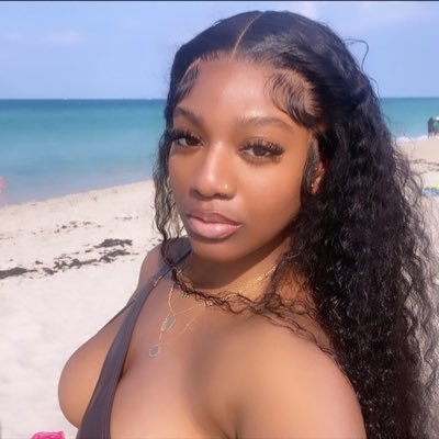 TashyaLa's profile picture. just a girl in her twenties ౨ৎ |                    insta; @tashyalatavia