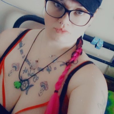 Pansexual Succubus 🤭 owned and collared ❤️ perfect little whore 😘 All for the switch 🫣