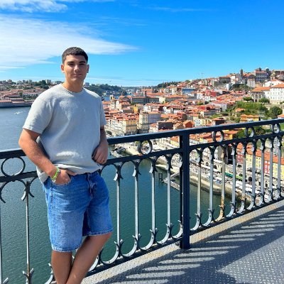 Hola buenas, soy un chaval de valencia de 21 añitos que le gusta mucho el valorant y le ha dado por el tema de los streams, espero que disfrutes de mi content!!