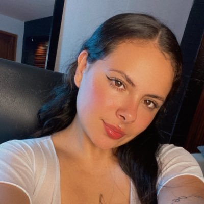 mur_estefa81681's profile picture. “Are you looking for someone who makes you feel alive? Here I am. I can be your weakness or your strength. It’s up to you.”