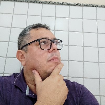 ✝ Cristão Católico
🧬Pernambucano
👔Professor
⚽Torcedor do Central SC
