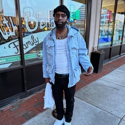 Insta :Ronny2xx changed some ways but I’m still da same 🎯🖕🏾💯 Money 💰 ain’t everything but it’s the only Thang 💯🙏🏾🤷🏾♂️