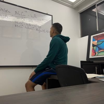 AlejoLopez08's profile picture. Se está poniendo difícil ser alguien, pero todo sale bien.