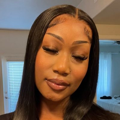 Made this Twitter to keep up with my Queen @nickiminaj. Currently floricking through GagCity with my #Kineticbarbz sisters💕🦄