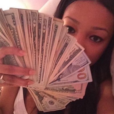 Kaaayhel's profile picture. 211 🕊️