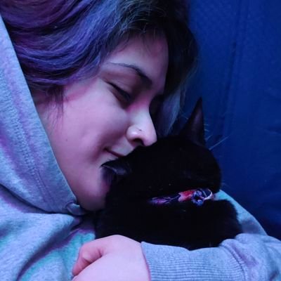 Lover of teas and a cozy disaster that SOMETIMES streams and just wants to read and take naps
She/Her DemiBi Cat mom 🏳️🌈🇲🇽 Lvl36 🍉
