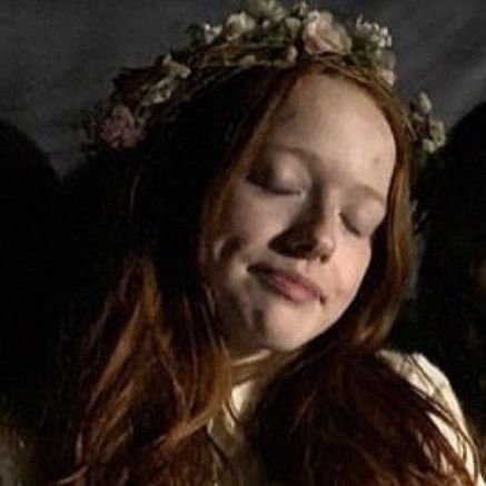 Obsessed with books and everything Scottish. My dreams feel far, but with each day they're getting closer.🌸