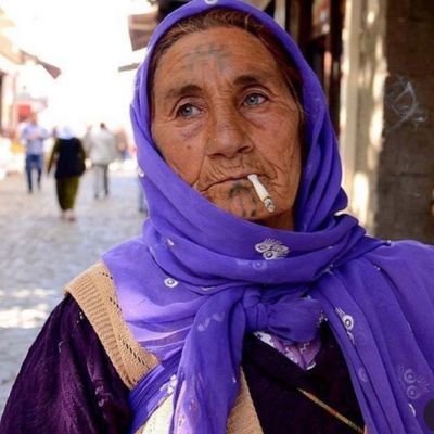 🌹Bilirmisin {AVŞİN}'İM
Dılemın'da Sana Olan Hasretim, Sana Olan Sevdam,
Ve Yasak Olan Dilim Kadar Güzelsin.