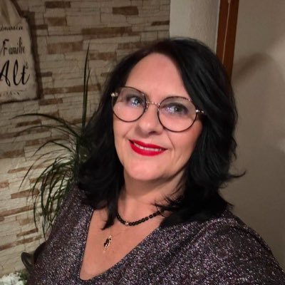 nicole_alt_X's profile picture. ⚡️Tesla bewegt mich, 🚀 Elon inspiriert mich 🫶, meine Hunde erfüllen mein Herz 🐶❤️ - und die Wahrheit ist mein Kompass 🌟