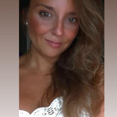 Sonrisa ,con bata blanca ,detrás de un mostrador de Farmacia. #CerroDelAguila
Virgo.Guerrera,luchadora, mujer de mil batallas...No me rindo. #SevillismoEnVena
